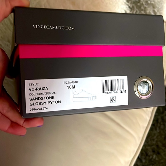 NIB/Vince Camuto Raiza lace up sneaker in sandstone python. Size 10 - Picture 7 of 7